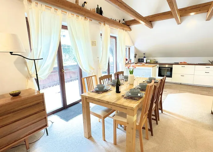 Luxury Near Bled & The Alps 度假居 *